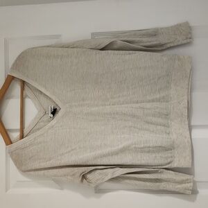 Light Gray V-Neck Long Sleeve Top